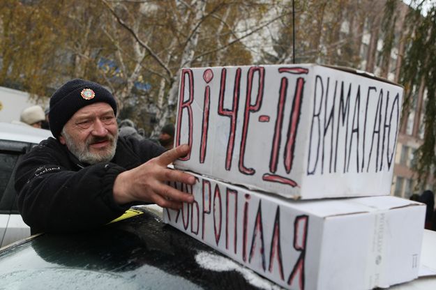 "Чернобыльцы" митингуют в Донецке