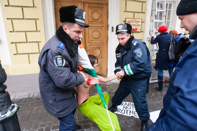 FEMEN "Украинки не проститутки!"