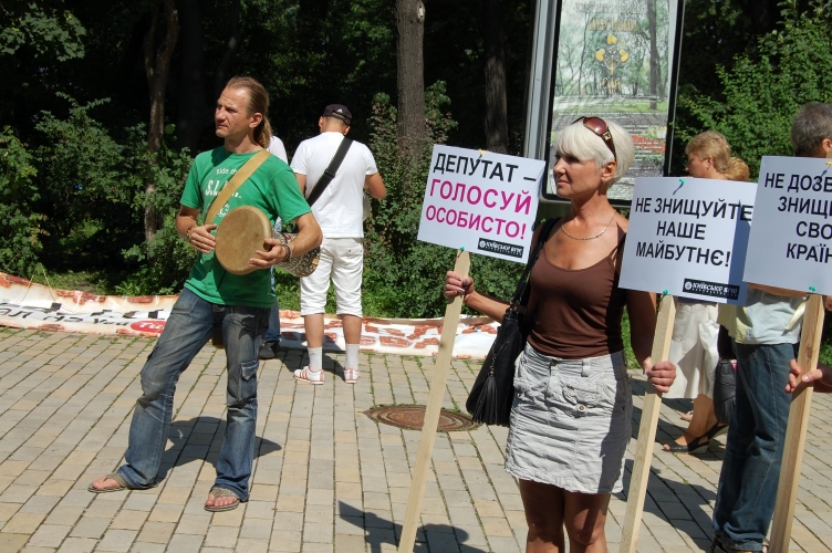 Вопреки ожиданиям организаторов,людей в парке ссобралось немного