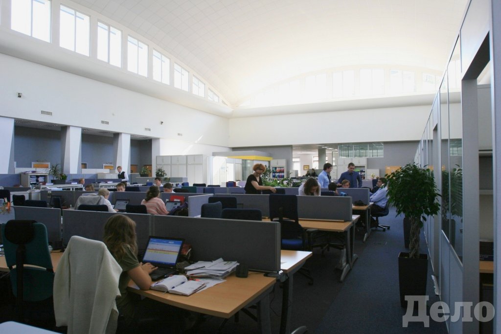 Сотрудники компании работаю в open space
