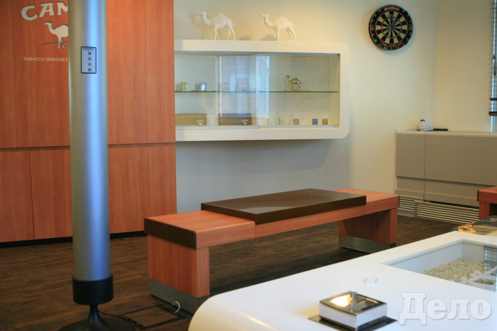 Для курящий сотрудников JTI в офисе оборудованна специальная smoking room