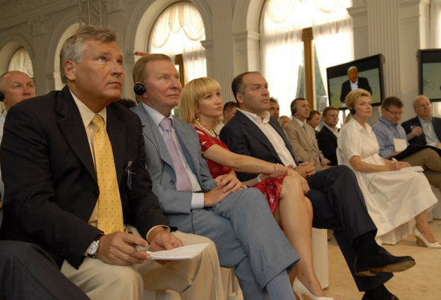 https://delo.ua/files/images/94/91/yes-2008prezidentyukrainyipo_9491_p0.jpg
