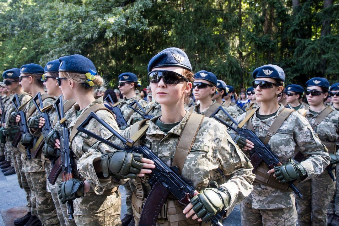 Верховная Рада уравняла права женщин и мужчин в армии - : деловой новостной  сайт Дело Украина