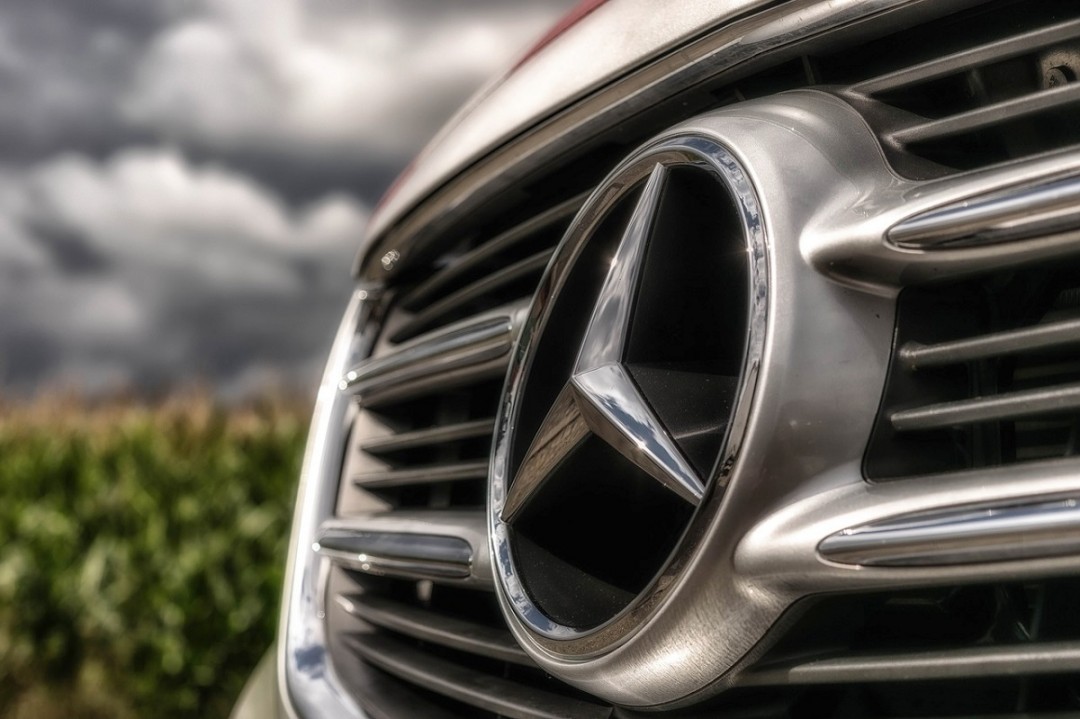 https://delo.ua/files/news/images/3727/74/picture2_mercedes-benz-pro_372774_p0.jpg