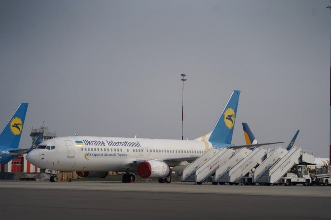 МАУ отказалась от авиарейсов в Польшу