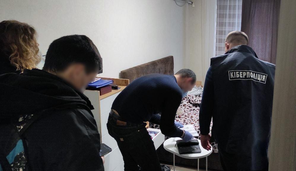 Мошенница через "Дію" оформляла кредиты. Минцифры и киберполиция отрицают такую возможность - Vimarsana News
