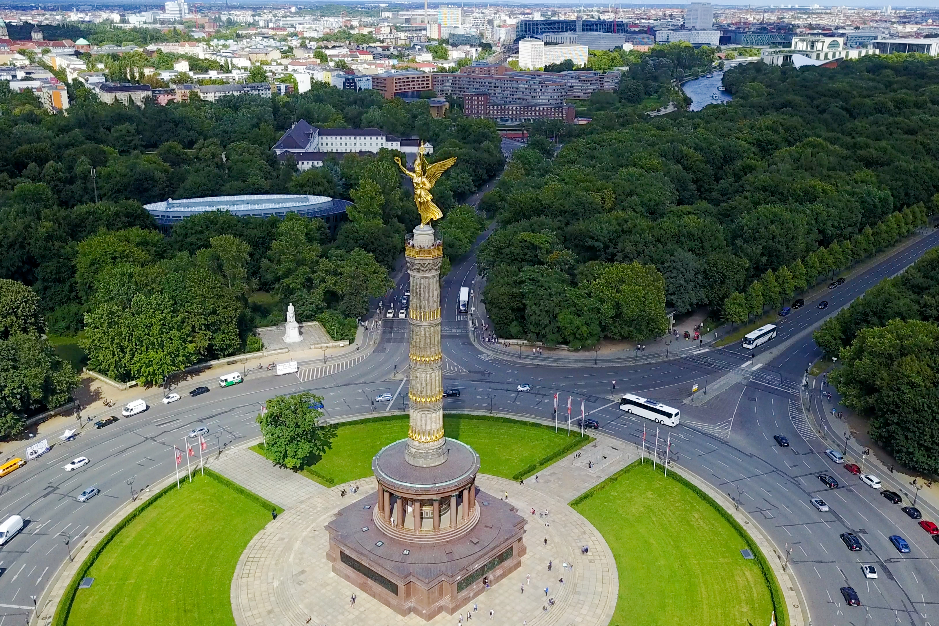 В берлине установили. (Siegessäule) колонна Победы Берлин. Tiergarten в Берлине. Парк большой Тиргартен в Берлине. Тиргартен и колонна Победы.