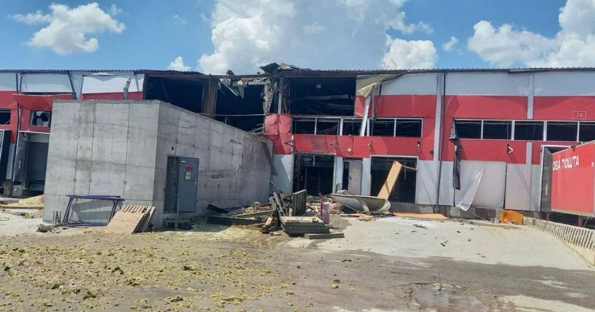 Росіяни вдарили по терміналу "Нової пошти" в Запоріжжі