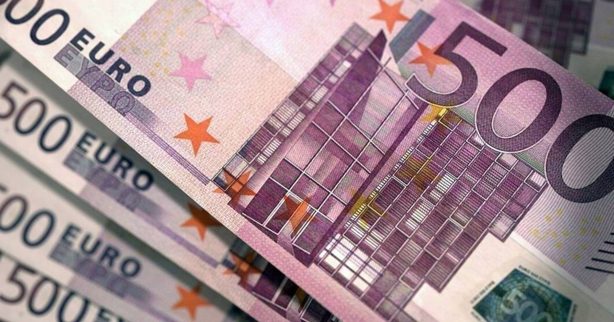 Тиск з усіх боків змушує Україну підняти прибутковість своїх єврооблігацій. Обслуговувати держборг стане складніше