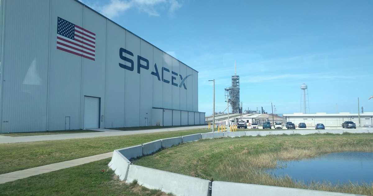 Акції SpaceX впали після історичного виходу на біржу
