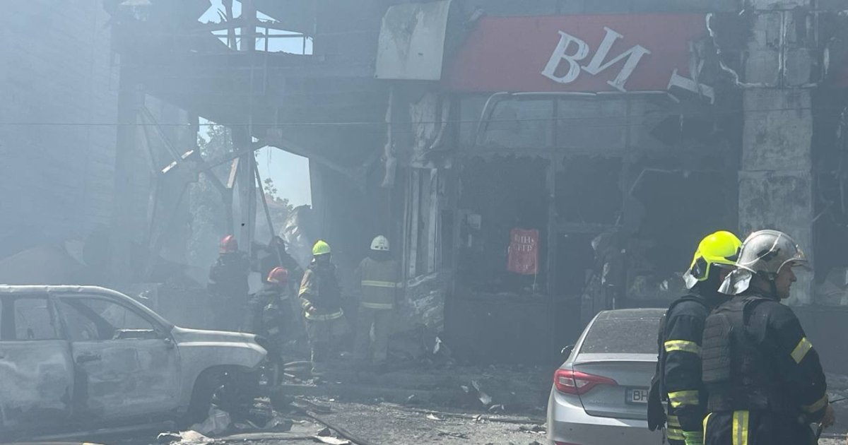Російський дрон влучив у відділення "Нової пошти" на Одещині: приміщення вигоріло вщент (ФОТО)