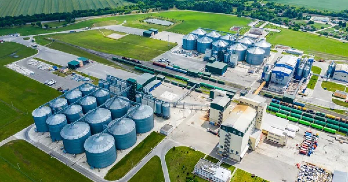 Світові перевізники масово обирають етанол замість нафти: які плюси нового палива