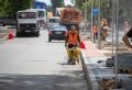 Нові зупинки та безбар’єрний простір: у  Дарницькому районі Києва триває капремонт вулиці (ФОТО)