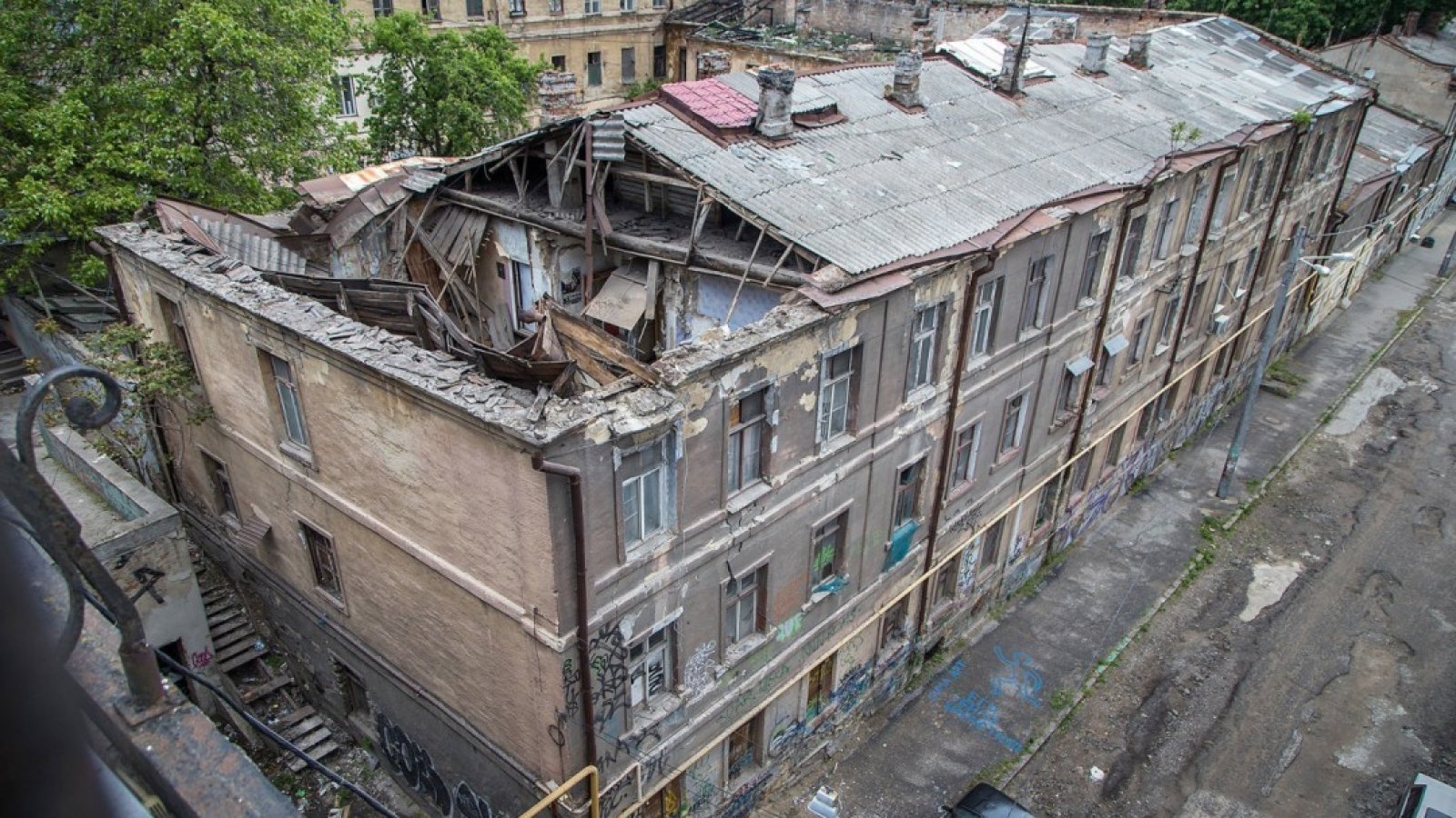 Люди прыгали из окон, чтобы спастись: в Одессе обрушился жилой дом (ФОТО) —  Delo.ua