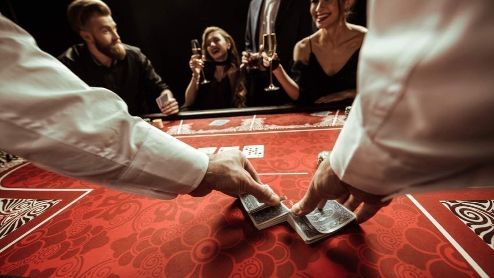 Страхование на случай проигрыша в казино животные играют в карты картина