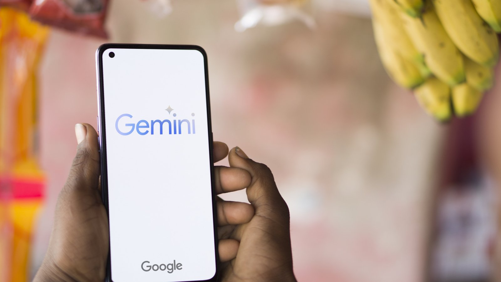 Google приостановит создание изображений людей ИИ Gemini: в чем причина