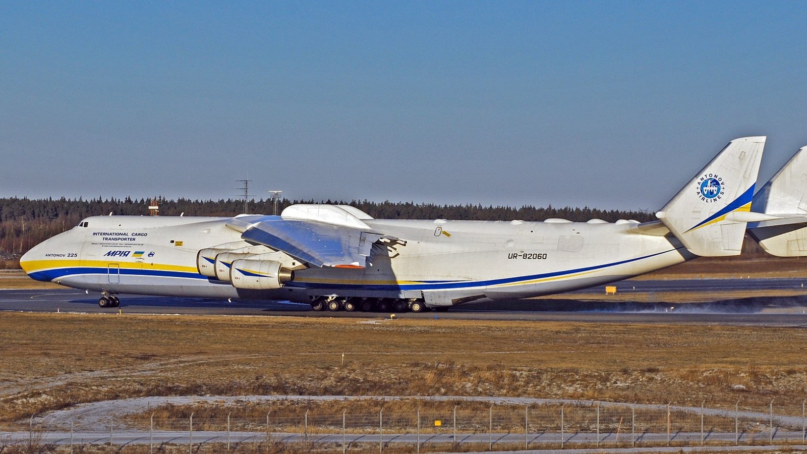 Российские оккупанты сожгли крупнейший в мире самолет Ан-225 