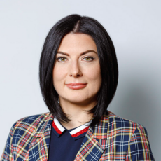 Елена Плахова
