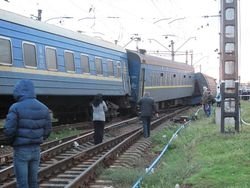 Фото 5 — Авария в Запорожье: Пассажирский поезд сошел с рельсов