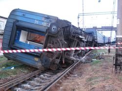 Фото 3 — Авария в Запорожье: Пассажирский поезд сошел с рельсов