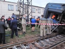 Фото 4 — Авария в Запорожье: Пассажирский поезд сошел с рельсов