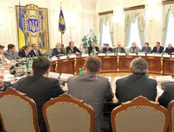 Фото 2 — Президент предложил губернаторам парламент