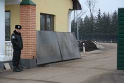 Фото 2 — «Межигорье» заняло оборону