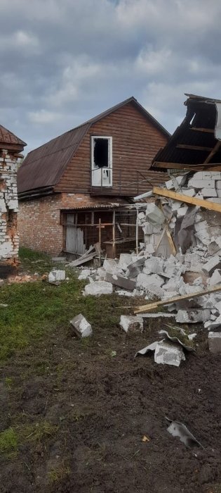 Фото 7 — В Сумской области обстрелами повреждены жилые дома, агропредприятие и вокзал в Ворожбе (ФОТО)