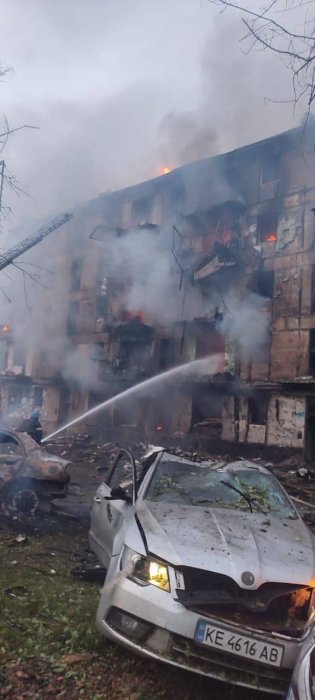 Фото 5 — В Кривом Роге российская ракета попала в многоэтажку: есть погибшие и раненые
