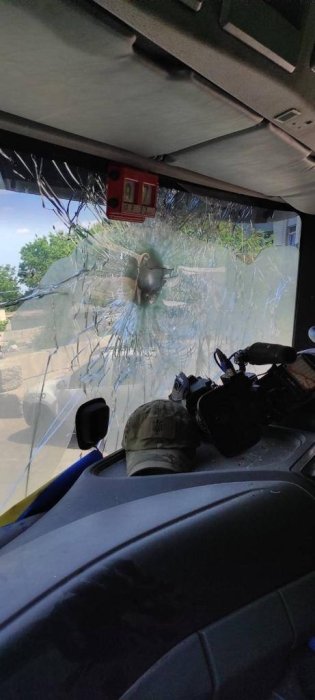 Фото 2 — На Луганщині окупанти обстріляли евакуаційний автомобіль: загинув французький журналіст