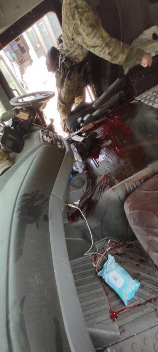 Фото 3 — На Луганщині окупанти обстріляли евакуаційний автомобіль: загинув французький журналіст