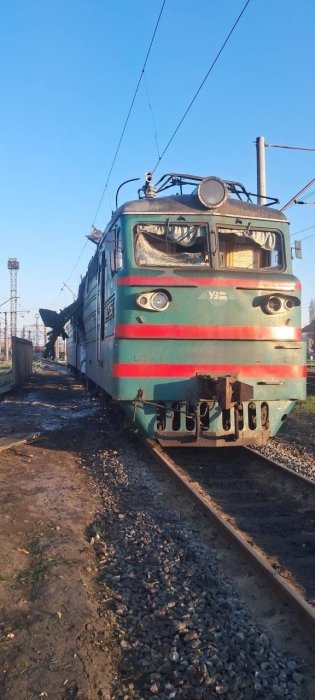 Фото 6 — Росія завдала ударів по залізниці в Харківській області: пошкоджено рухомий склад та будівлю вокзалу (ФОТО)