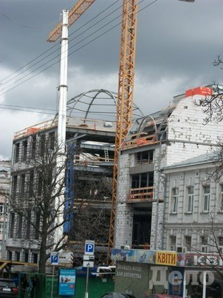 Фото 5 — Что происходит на скандальной стройке над метро «Театральная» (ФОТО)