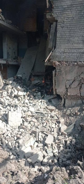 Фото 4 — Россияне разрушили жилой дом в Бахмуте