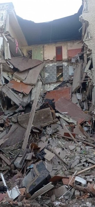Фото 3 — Россияне разрушили жилой дом в Бахмуте