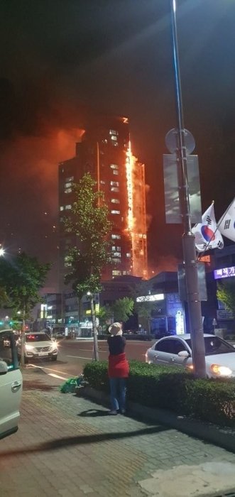 Фото 3 — В Южной Корее сгорел 33-этажный небоскреб (ФОТО, ВИДЕО)