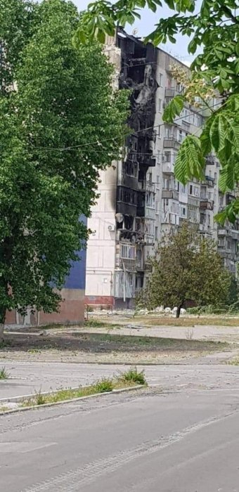 Фото 7 — Окупанти ведуть штурм Сєвєродонецька: за добу на Луганщині знайдено двох загиблих (ФОТО)