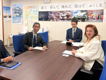 Альона Шкрум, представники установ Японії