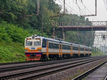 "Укрзализныця" вернула военизированную охрану в пассажирские поезда: на каких рейсах она уже работает