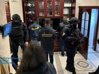 Оборудка на мільйони: на Дніпропетровщині затримали шахраїв, які ошукали громадян ЄС