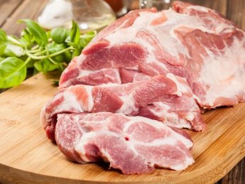 Из-за проблем с электроснабжением подешевела свинина: сколько стоит мясо