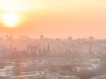 Мешканцям Києва радять закрити вікна і не виходити надвір: в чому причина