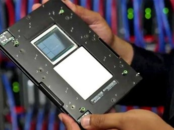 Один из суперчипов Nvidia GH200 Grace Hopper