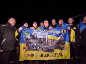 Украина вернула домой еще 100 пленных. Большинство – защитники Мариуполя (ФОТО)