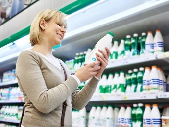 Украинцы стали чаще покупать молочку в супермаркетах вместо базара