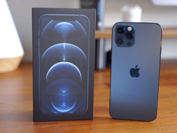Что лучше: Apple iPhone 12 Pro или Apple iPhone 12 Pro Max