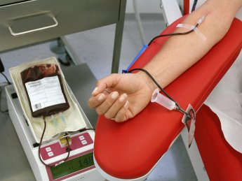 Кабмін дозволив завезення в Україну донорської крові під час війни та НС