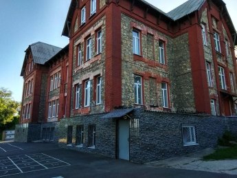 У Лисичанську окупанти розбомбили найстаріший навчальний заклад Луганщини