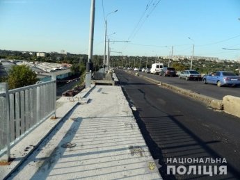 Растрату осуществили по договорам по капремонту моста на проспекте Льва Ландау