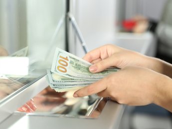 Купить валюту в отделениях ПриватБанка можно с 20 апреля